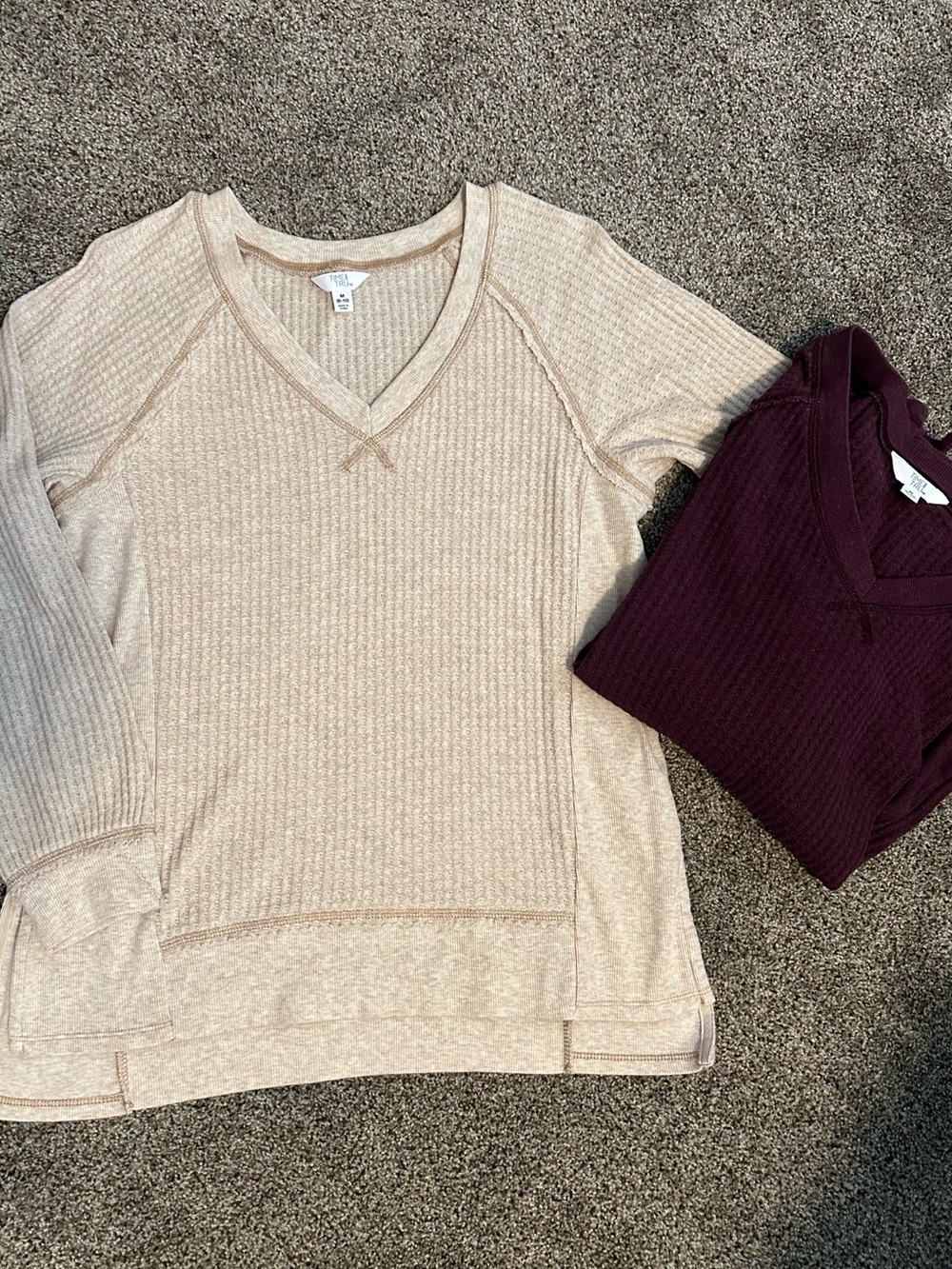 Time and Tru Medium Waffle Knit V-Neck Pullover Bundle Beige & Burgundy